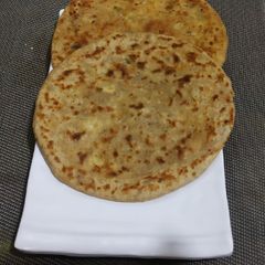 A picture of Aaloo ke parathe.