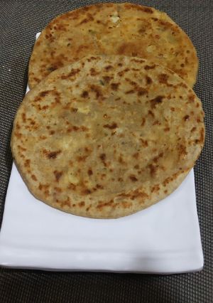 A picture of Aaloo ke parathe.