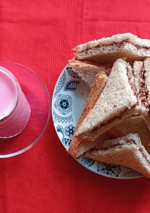 A picture of 4 Minutes Hazelnut Cocoa Bread and Rose Milk.