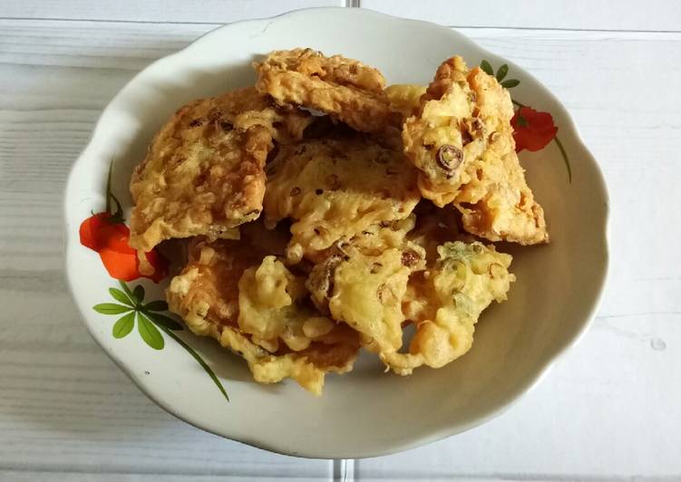 98. Tempe goreng tepung