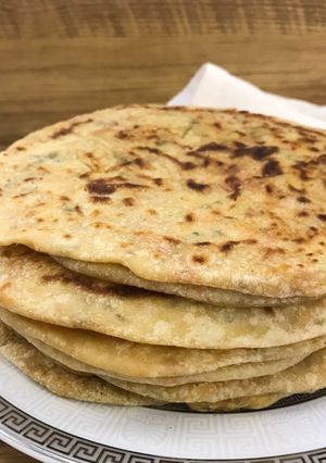 عکسی از دستور پاراتای شکم‌پر سیب‌زمینی