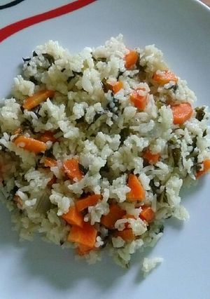 Una foto de Arroz con chaya y verduras (Arrocera eléctrica)
