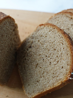 A picture of [Low Oil, Low Sugar] No-Knead Vegan Rye Bread.