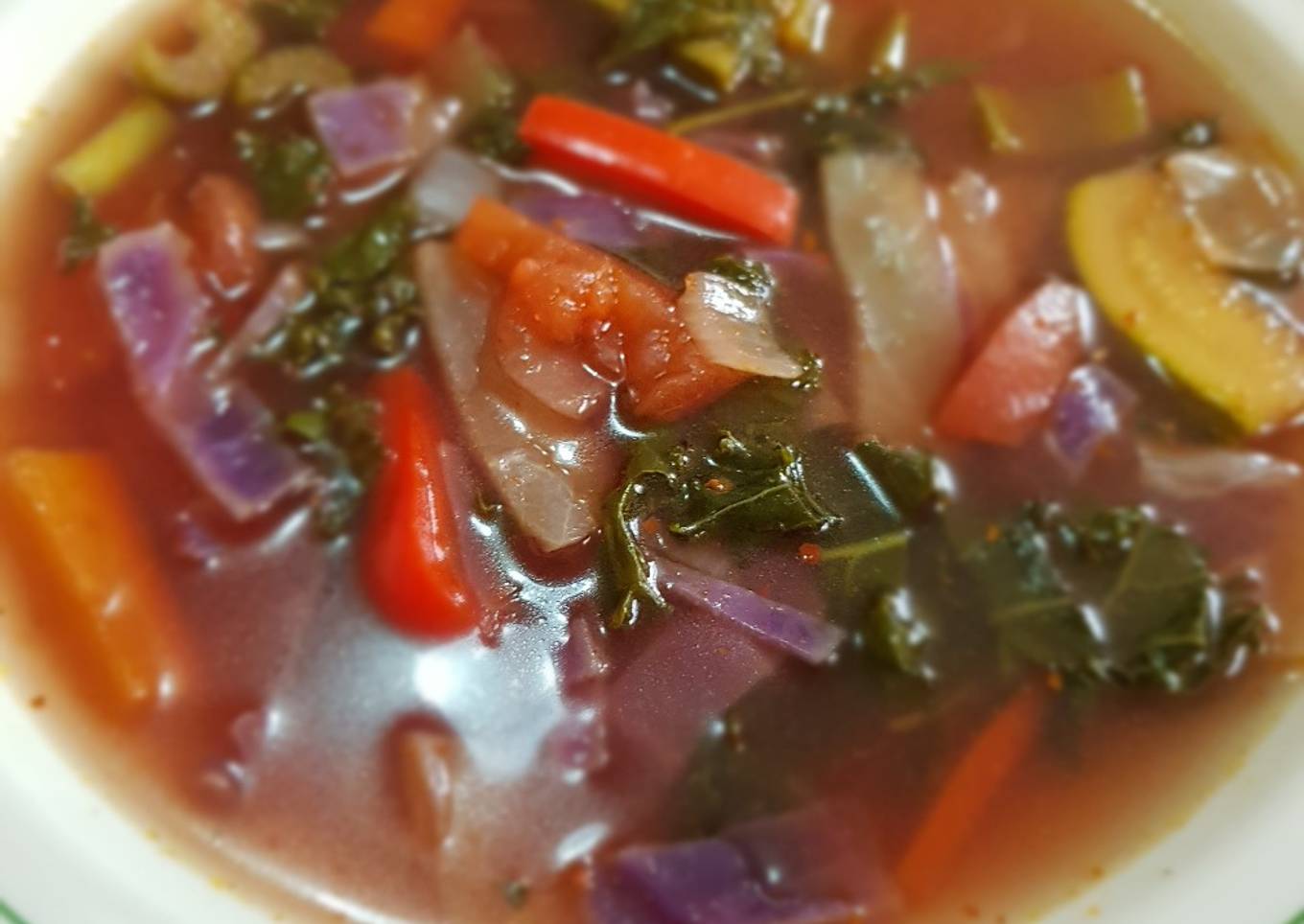 Sopa de verduras multicolor