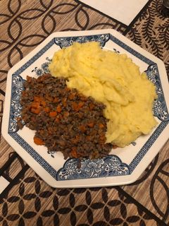 รูปของ เนื้อบดกับมันบด Minced beef and mashed potatoes