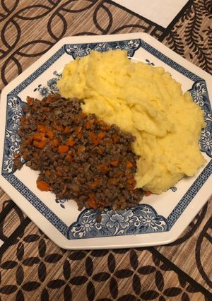 รูปของ เนื้อบดกับมันบด Minced beef and mashed potatoes