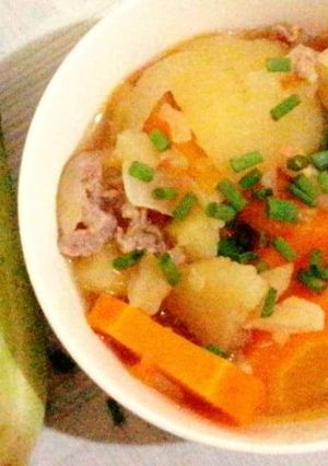 Hình của món Canh khoai tây thịt bằm.
