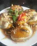 Trứng vịt lộn xào me