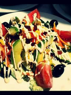Una foto de Ensalada🍈 de aguacate y piña🌱🍍 (perfecta embarazo)