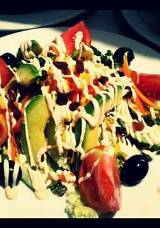 Una foto de Ensalada🍈 de aguacate y piña🌱🍍 (perfecta embarazo)