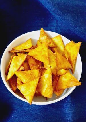 A picture of Doritos (Naccho chips).