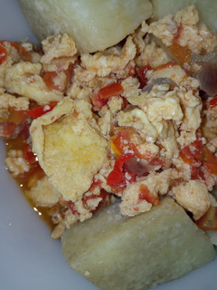 A picture of Scrambled eggs with yam.