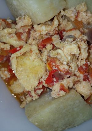 A picture of Scrambled eggs with yam.