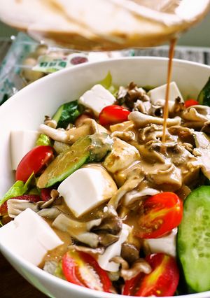舞菇鹽豆腐沙拉佐胡麻醬 的食譜成品照片