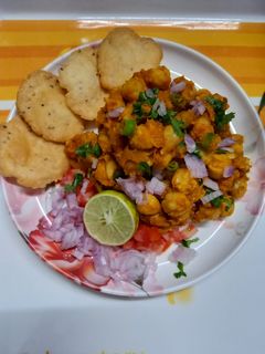 चटपटे छोला चाट (chatpate chole chaat recipe in Hindi) रेसिपी मुख्य फोटो