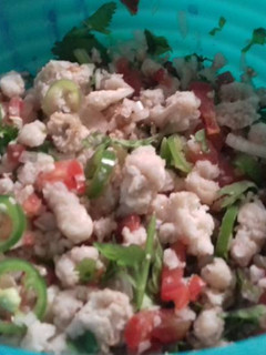 Una foto de Ceviche de soya texturizada a la mexicana con salsa perrona