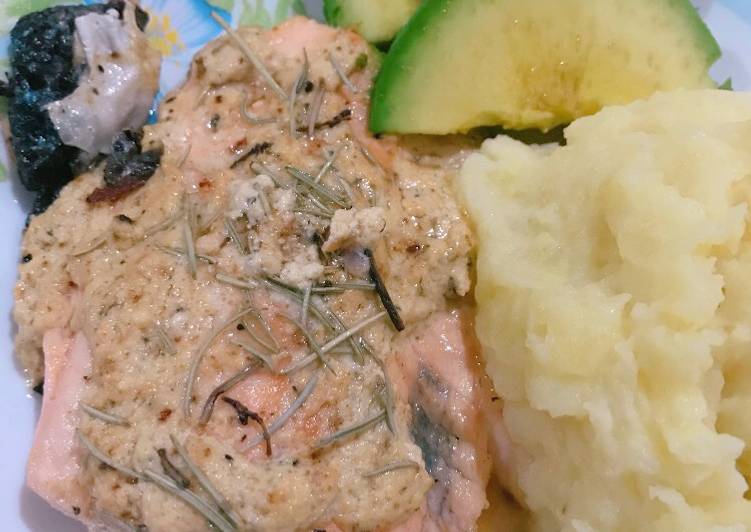 Cara mudah meracik Mashed Potatoes with Grill Salmon, Bikin Ngiler