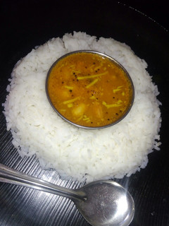 ગુજરાતી ખાટી મીઠી દાળ (Gujarati Khati Mithi Dal Recipe In Gujarati) રેસીપી મુખ્ય ફોટો