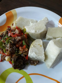 A picture of Boiled yam and source.
