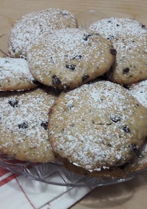 O poză a rețetei Biscuiți cu semințe chia și fulgi de ciocolată.