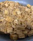 Tofu estilo oriental con tallarines de arroz