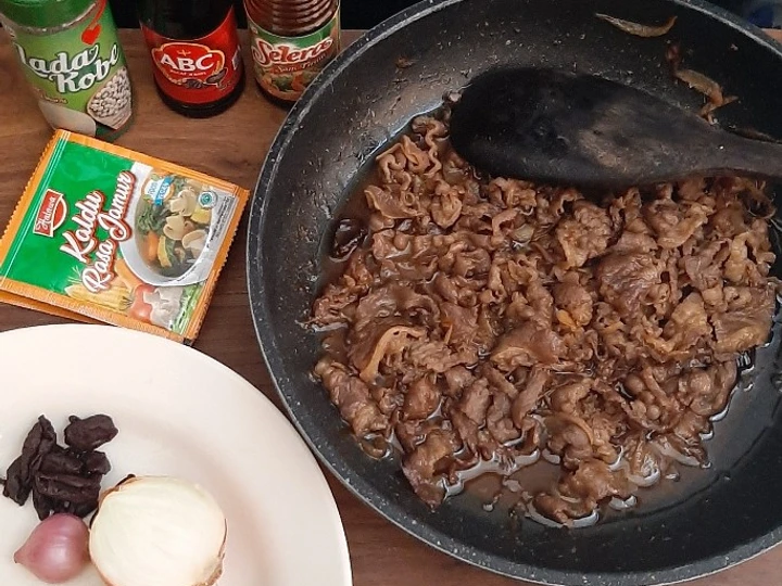 Langkah Gampang Membikin Resep Koweng Daging Sapi Masak Kandis (Khas Paser Kaltim) yang Uenak Anti Ribet, Menggugah Selera