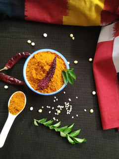 મલગાપોડી પાઉડર (ગન પાઉડર) (Malgapodi Powder recipe in Gujarati) રેસીપી મુખ્ય ફોટો
