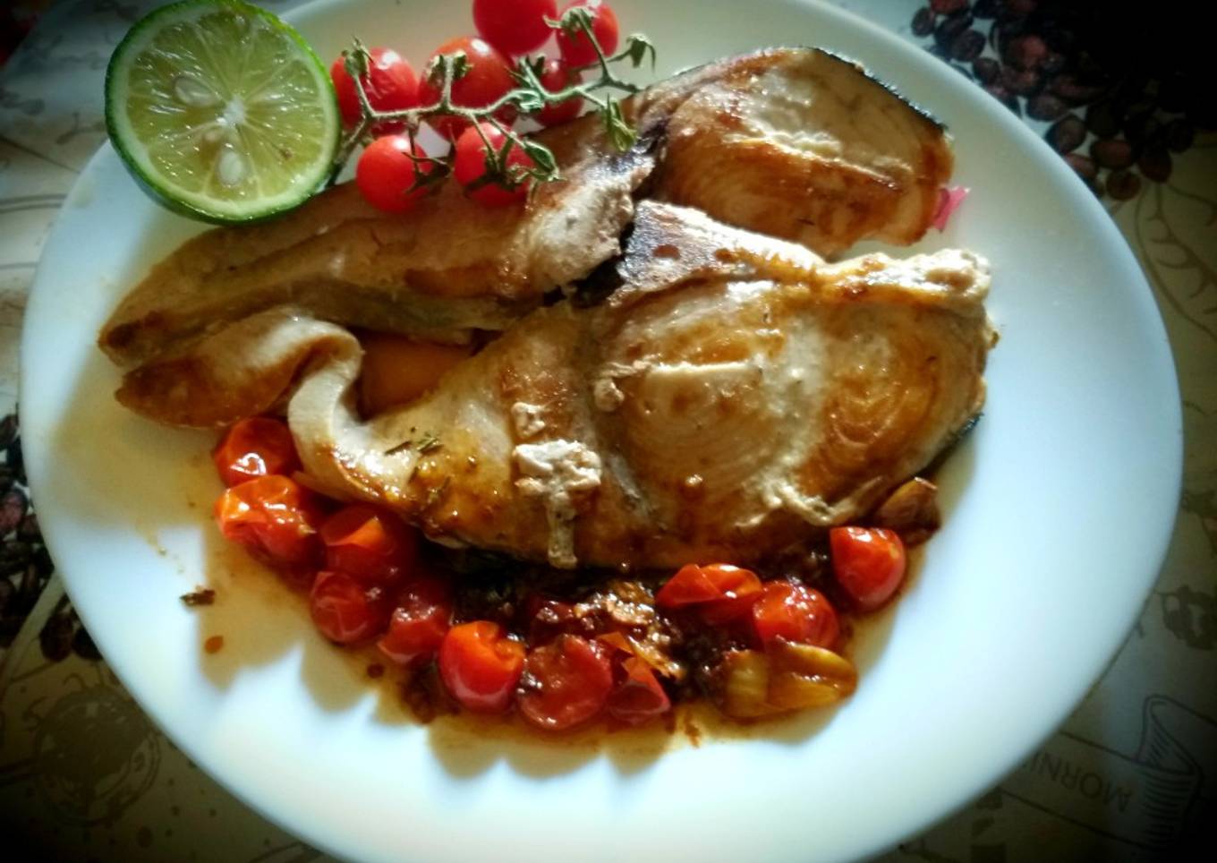Slice of grilled swordfish in cherry tomato sauce😋😋👍😛
