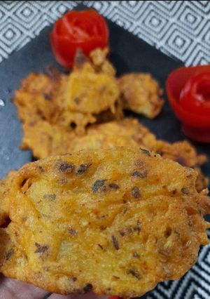 A picture of Aloo pakora.