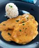 Filetes de pollo en salsa de curry Massaman con arroz