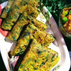 A picture of Methi paratha.