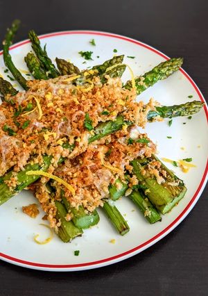 Una foto de Esparragos gratinados express 🧀