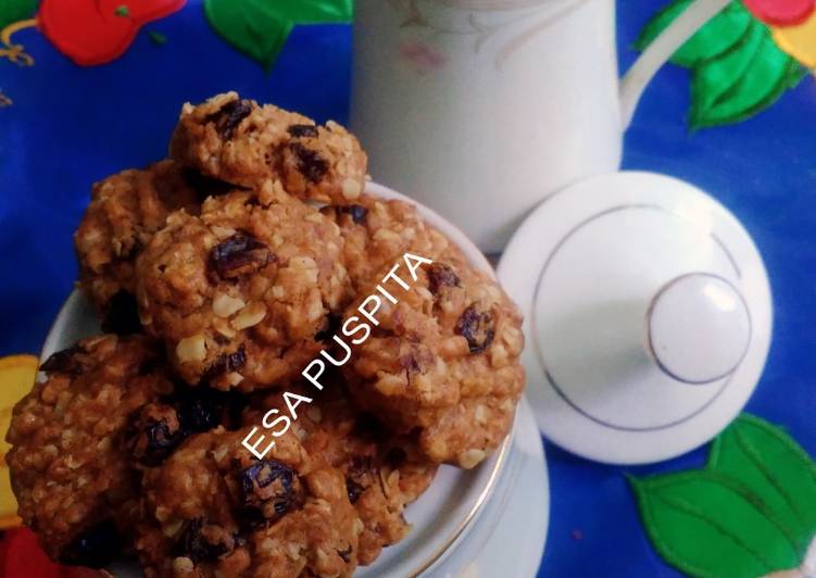 Cara Gampang Menyiapkan Crunchy oatmeal cookies, Sempurna