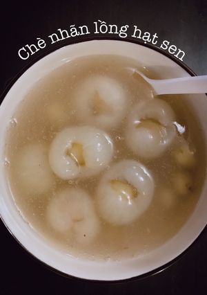 Hình của món Chè nhãn lồng hạt sen.