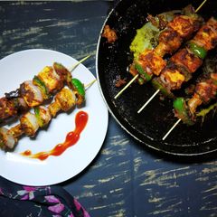 A picture of Paneer and mushroom tikka.