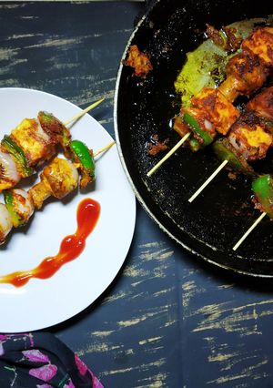 A picture of Paneer and mushroom tikka.