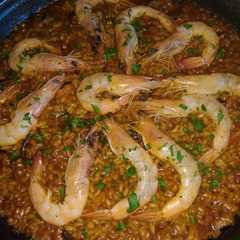 Una foto de Arroz del senyoret y socarrat