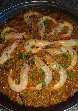 Una foto de Arroz del senyoret y socarrat