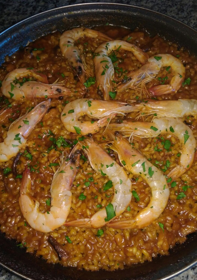 Una foto de Arroz del senyoret y socarrat