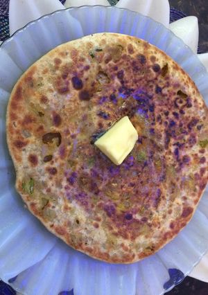 A picture of Stuffed chana dal prantha.