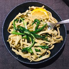A picture of Edamame bean and wild garlic pasta.