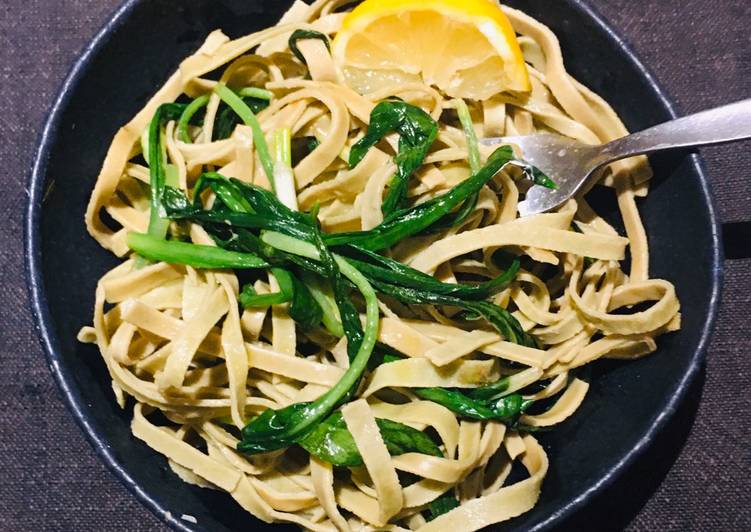 Edamame bean and wild garlic pasta