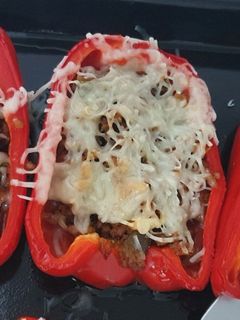 Una foto de Pimientos rojos rellenos
