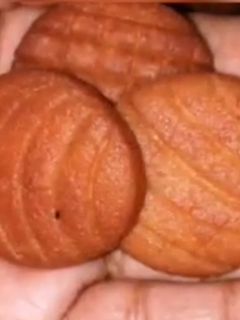 கோதுமை பிஸ்கட் (Kothumai biscuit recipe in tamil) செய்முறை முக்கிய புகைப்படம்