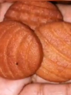 கோதுமை பிஸ்கட் (Kothumai biscuit recipe in tamil) செய்முறை முக்கிய புகைப்படம்