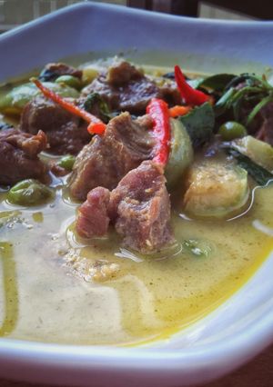 รูปของ แกงเขียวหวานพริกขี้หนูหมูลาย