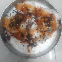 A picture of Dahi bhalle.
