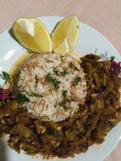 صورة لوصفة يخنة لوبيا مع الأرز بالشعيرية