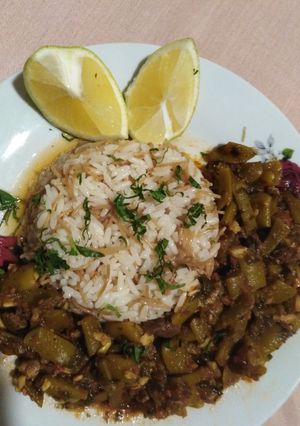 صورة لوصفة يخنة لوبيا مع الأرز بالشعيرية