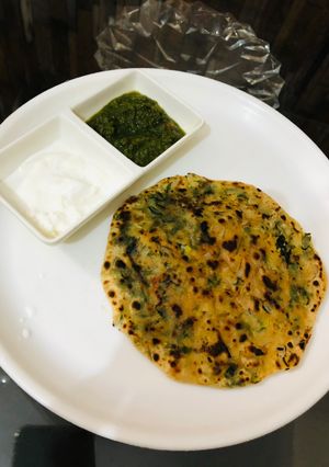 A picture of Green Onion Paratha.